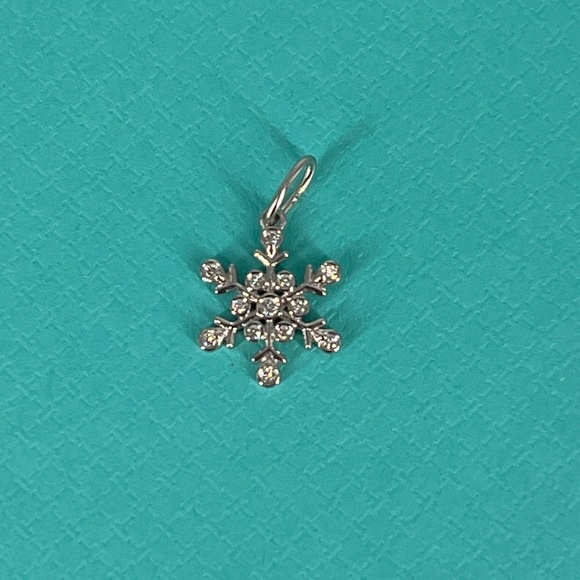 Tiffany & Co. snowflake charm - Picture 2 of 5